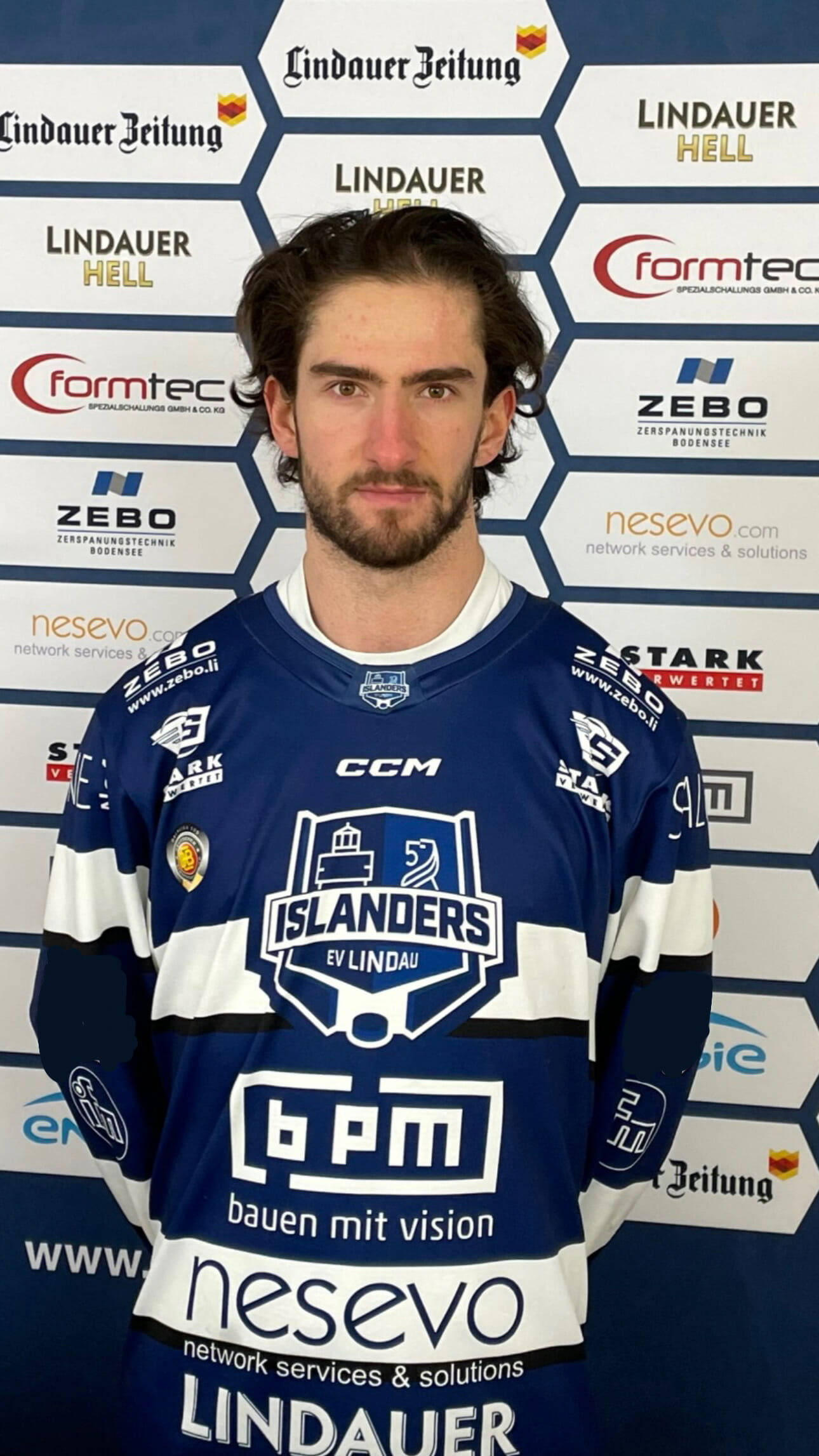 Leon van der Linde erhält FöLi für die Islanders EV Lindau Islanders