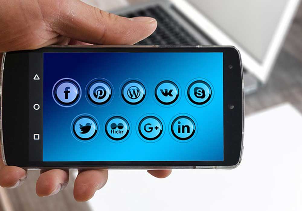 Top 3 Social Networking Apps EV Living