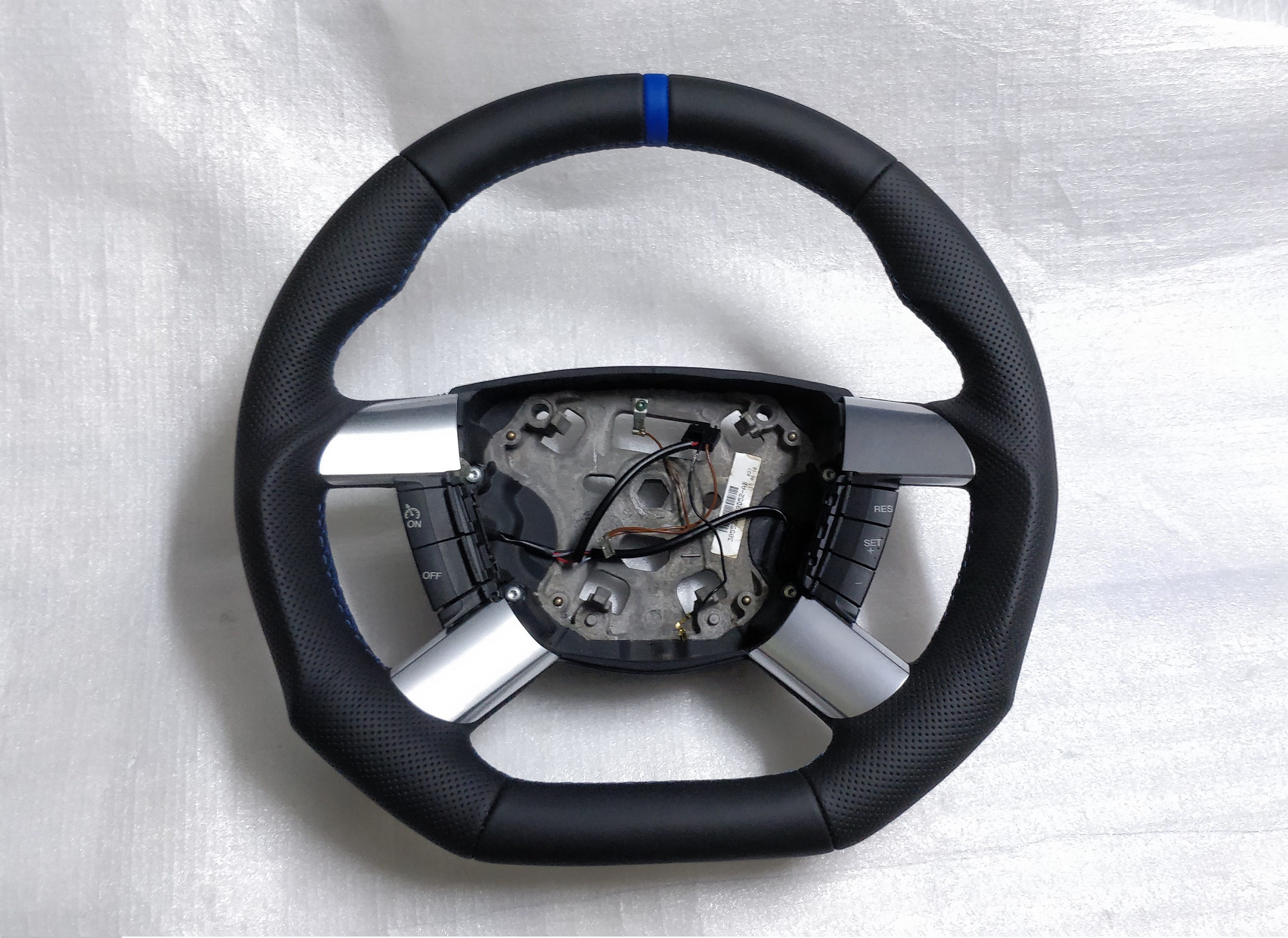 FORD TRANSIT MK7 STEERING WHEEL FLAT BOTTOM CUSTOM BLUE STITCH 2006
