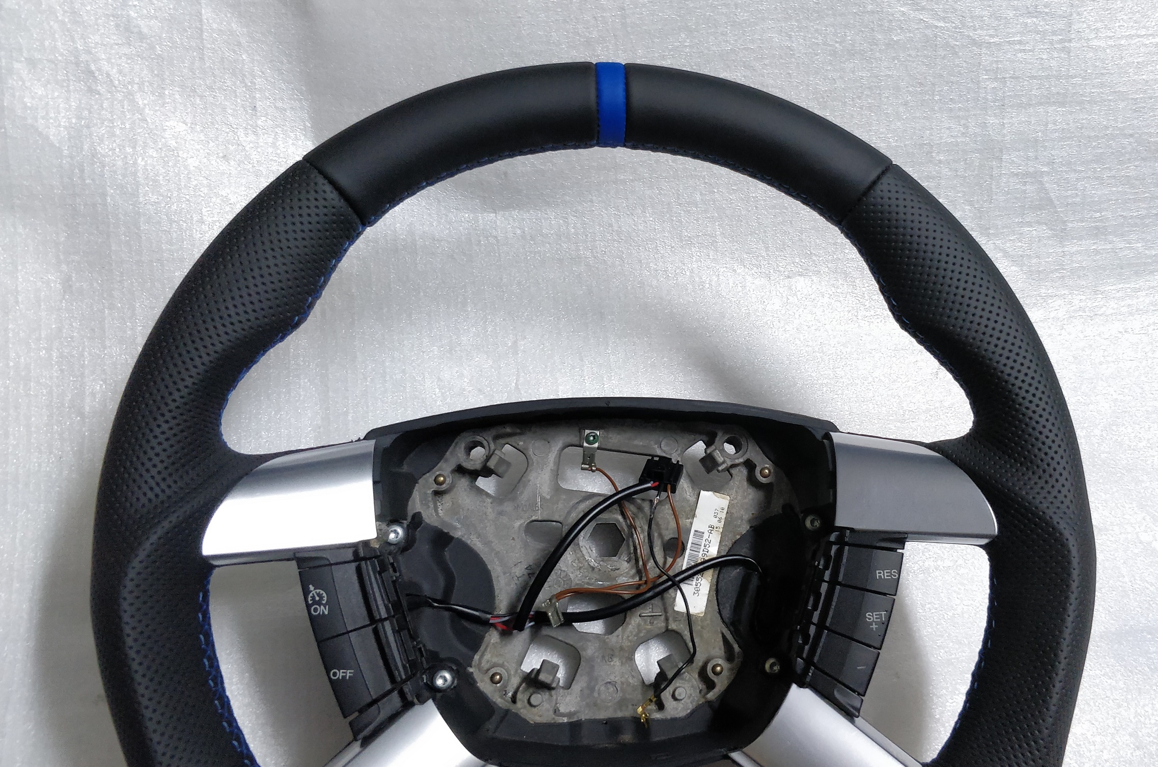 FORD TRANSIT MK7 STEERING WHEEL FLAT BOTTOM CUSTOM BLUE STITCH 2006