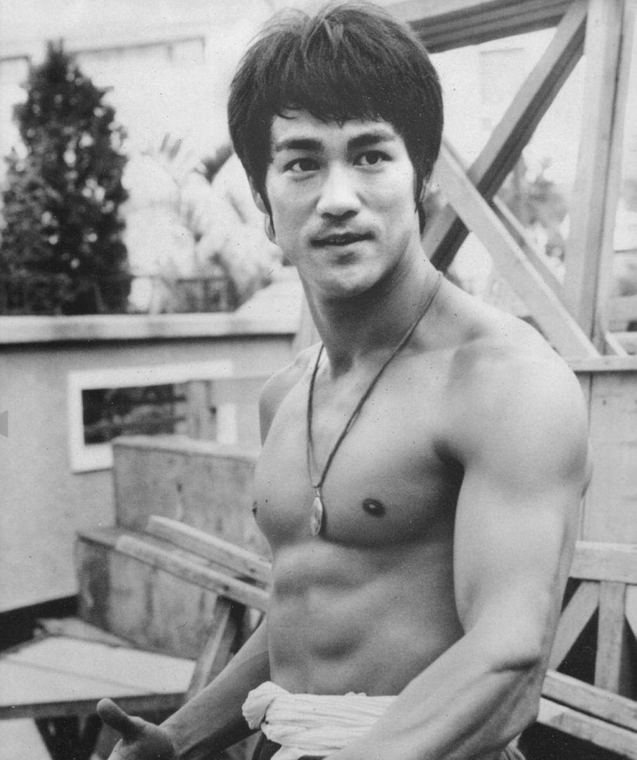 4 Reasons Why Bruce Lee Is The Most Inspirational Martial Artist