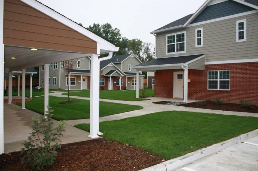 Cottage Grove • 1313 West Broadway Properties