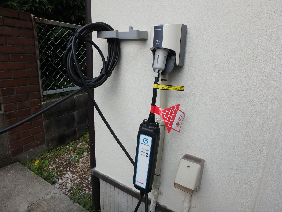 山口市吉敷の電気自動車充電用のコンセント増設工事 山口県山口市の太陽光発電、オール電化、リフォーム店