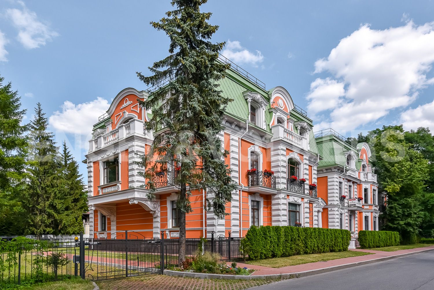Купить квартиру по адресу Санаторная аллея, 3А. Клубный