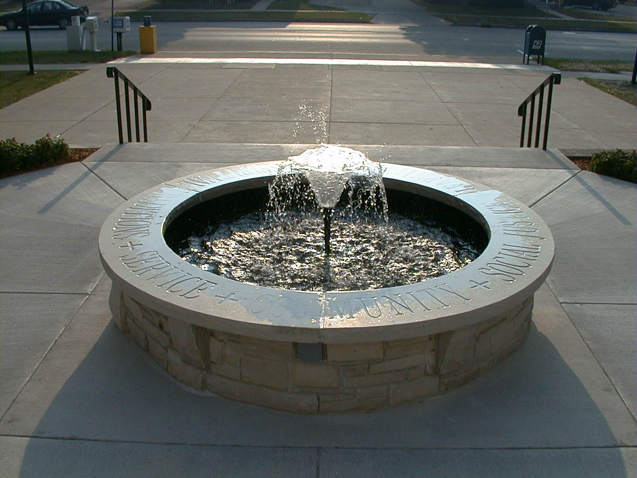 Round Fountain Eden Valders Stone
