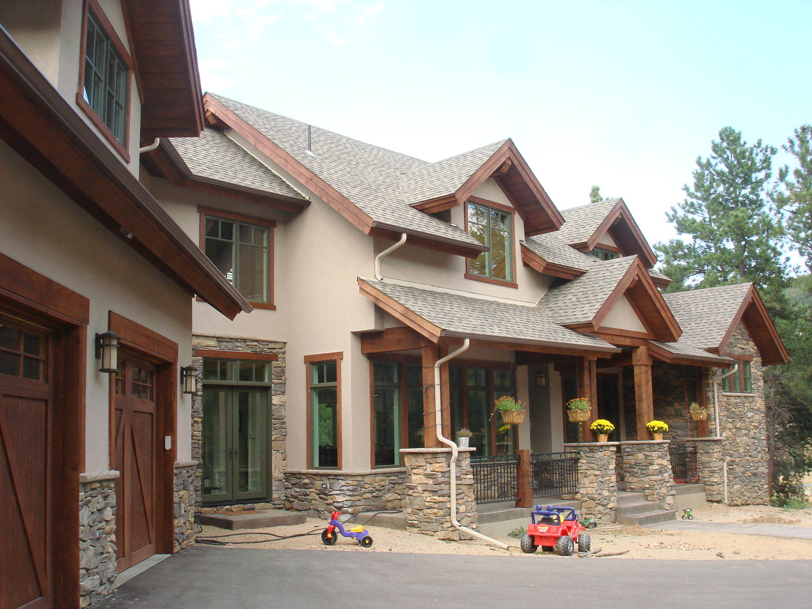 Dickson Residence in Evergreen Meadows Completed EVstudio