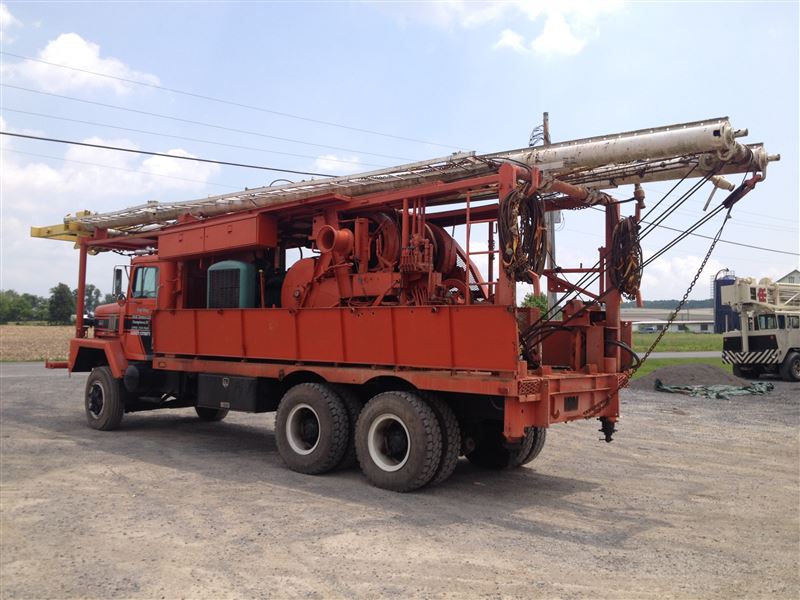 CARDWELL D/D Well Service Rig Best Used/Rebuilt Machinery at East West Drilling