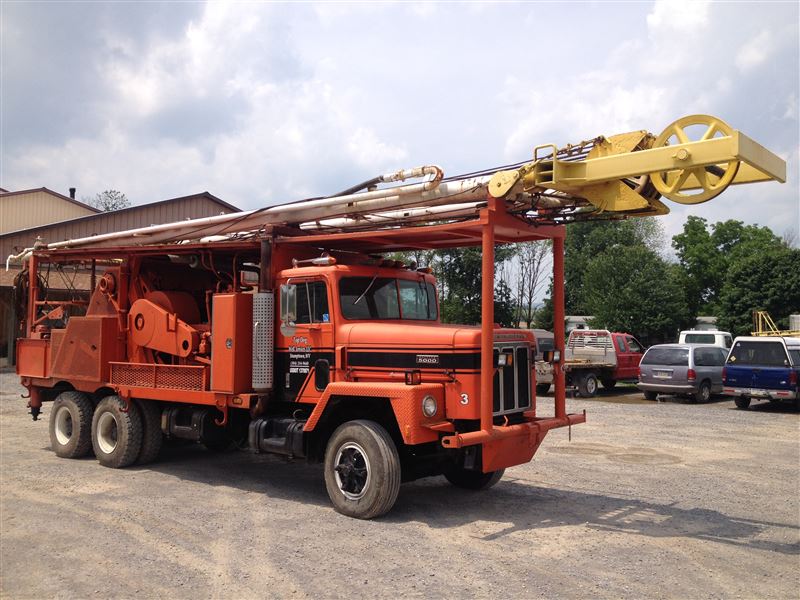 CARDWELL D/D Well Service Rig Best Used/Rebuilt Machinery at East West Drilling