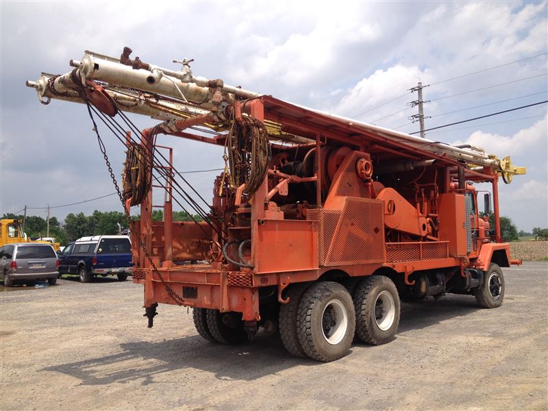 CARDWELL D/D Well Service Rig Best Used/Rebuilt Machinery at East West Drilling