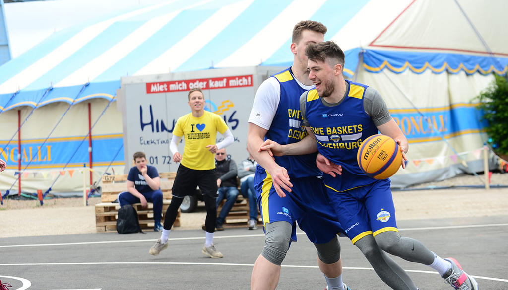 EWE Baskets Oldenburg News Team Kessen sichert sich Sieg am