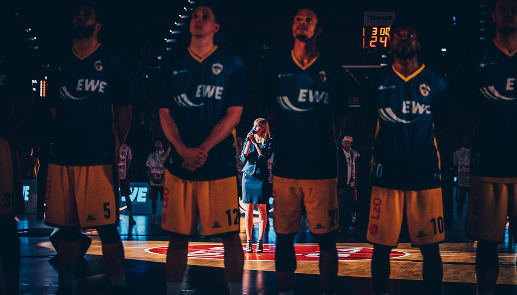 EWE Baskets Oldenburg Fans Bildergalerie Alle in Gelb!