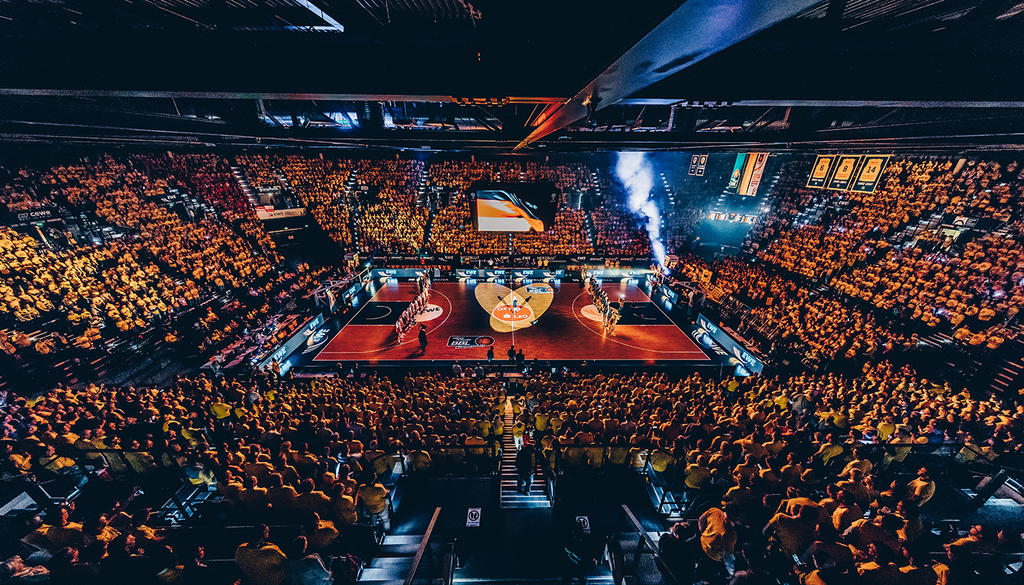 EWE Baskets Oldenburg Fans Bildergalerie Alle in Gelb!