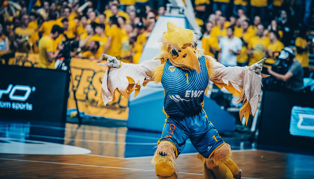EWE Baskets Oldenburg Fans Bildergalerie Alle in Gelb!