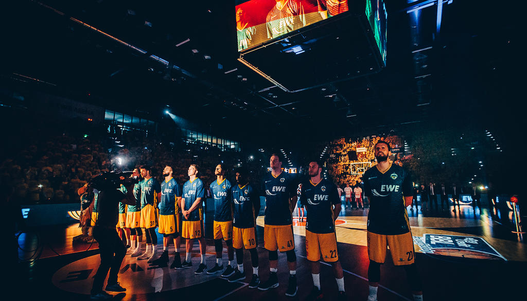 EWE Baskets Oldenburg Fans Bildergalerie Alle in Gelb!