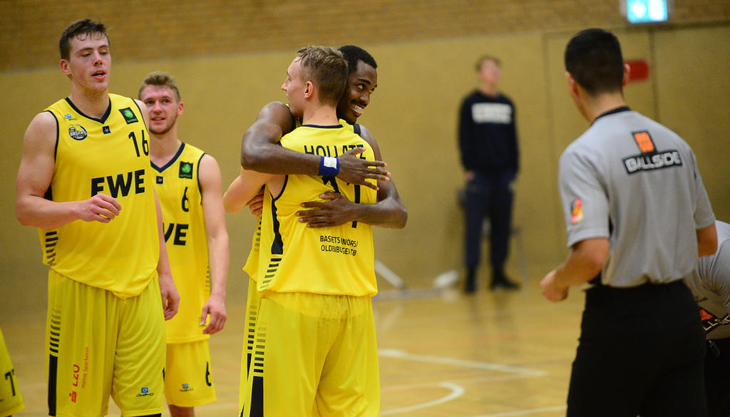 EWE Baskets Oldenburg News 8982! Dezimierte Baskets Juniors feiern