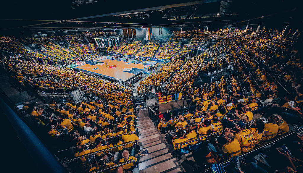 EWE Baskets Oldenburg Fans Bildergalerie Alle in Gelb!