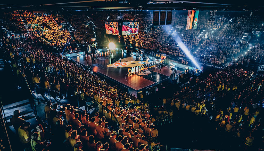 EWE Baskets Oldenburg Fans Bildergalerie Alle in Gelb!