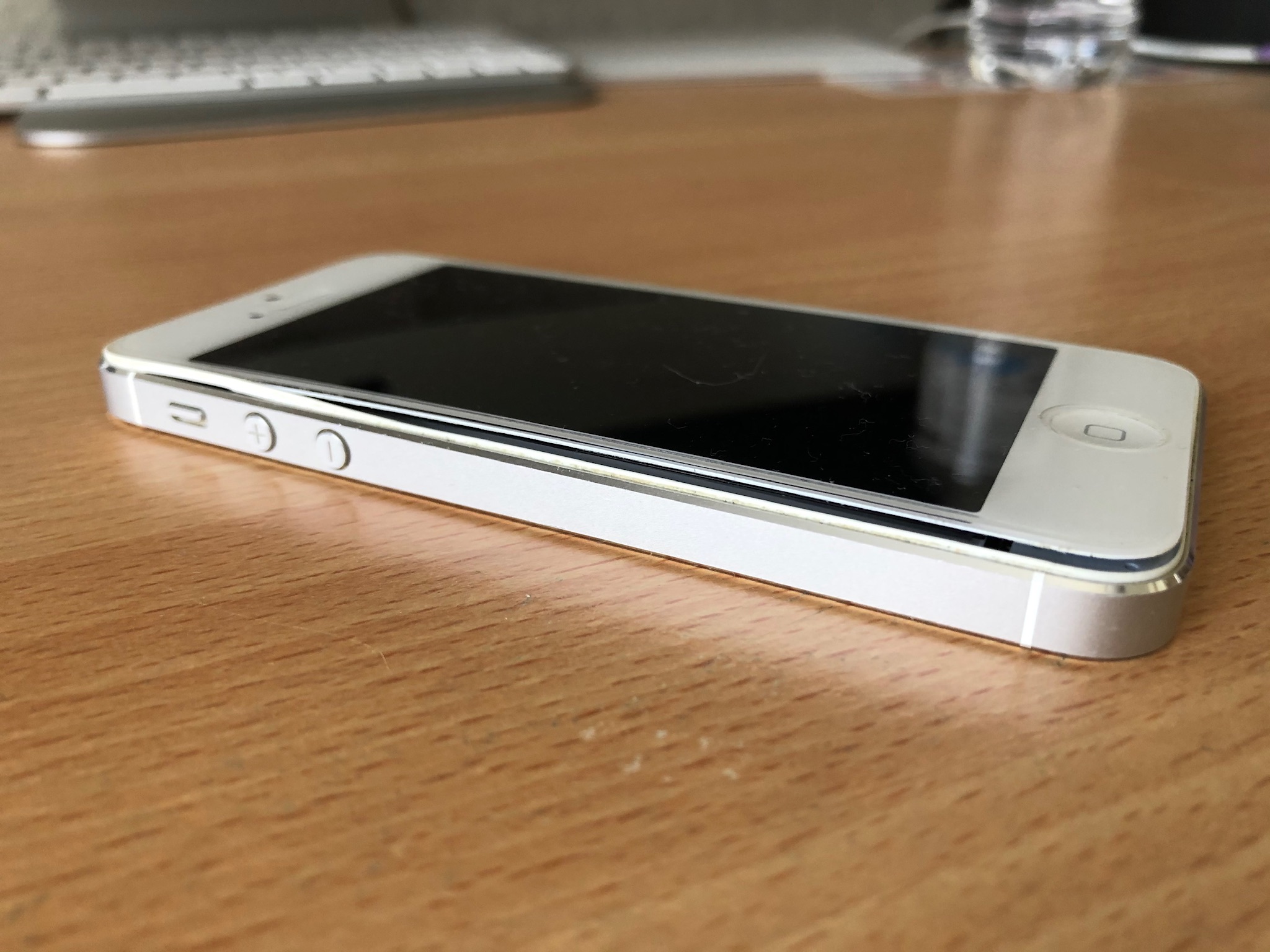 古いiPhoneのバッテリー膨張 新札幌・厚別・清田・江別のおすすめパソコン教室・子どもプログラミング