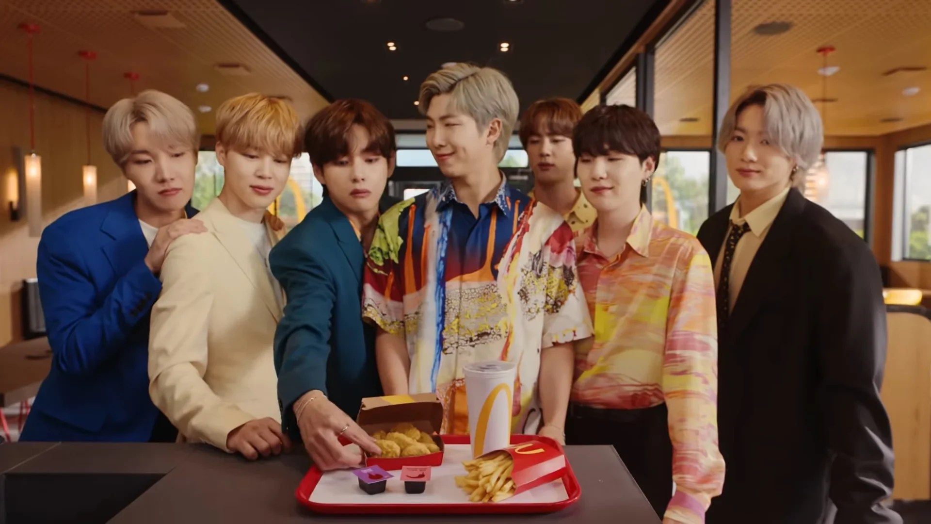 McDonald’s lança combo e acessórios do BTS; saiba onde