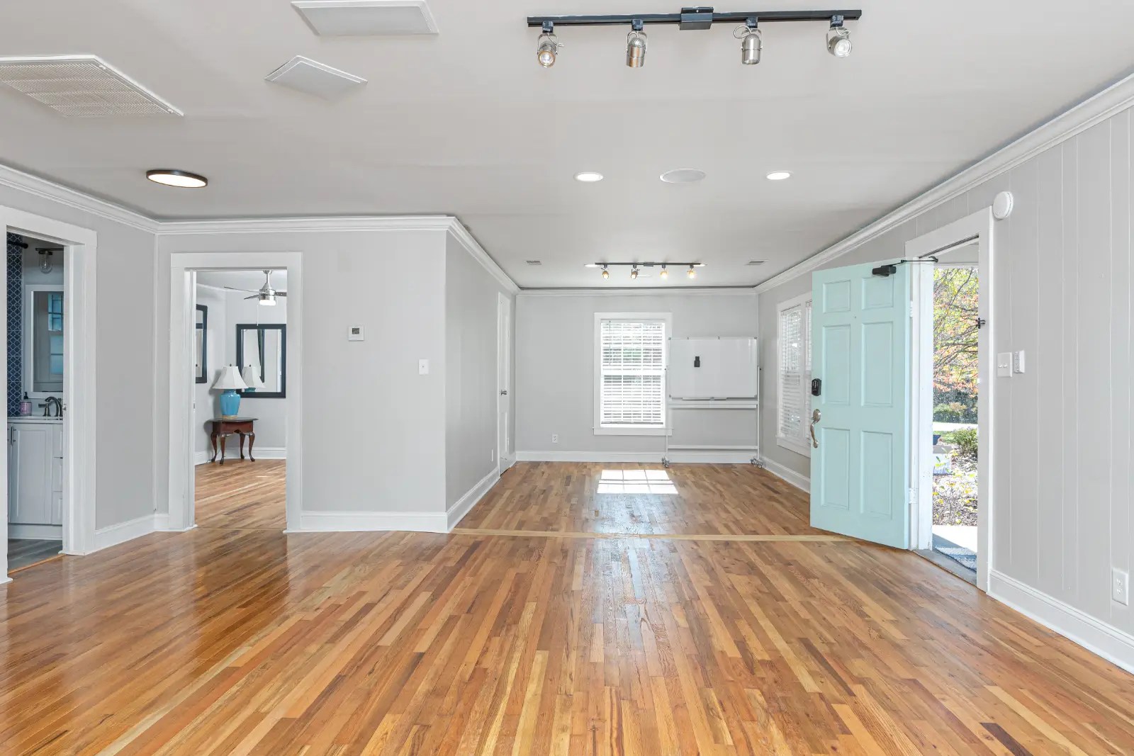 Indoor Venue for Parties, Intimate Weddings and Meetings in Huntersville NC