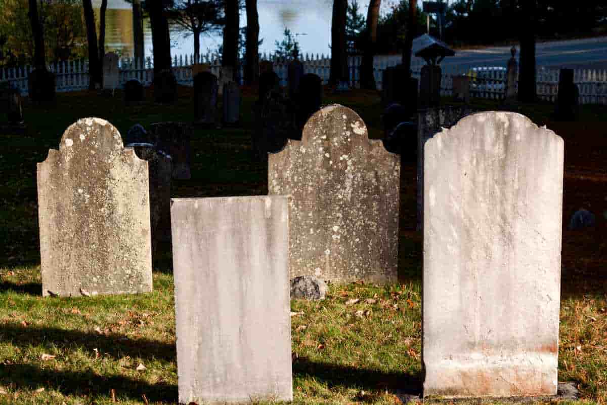 11 Headstone Etiquette Tips Excellentetiquette