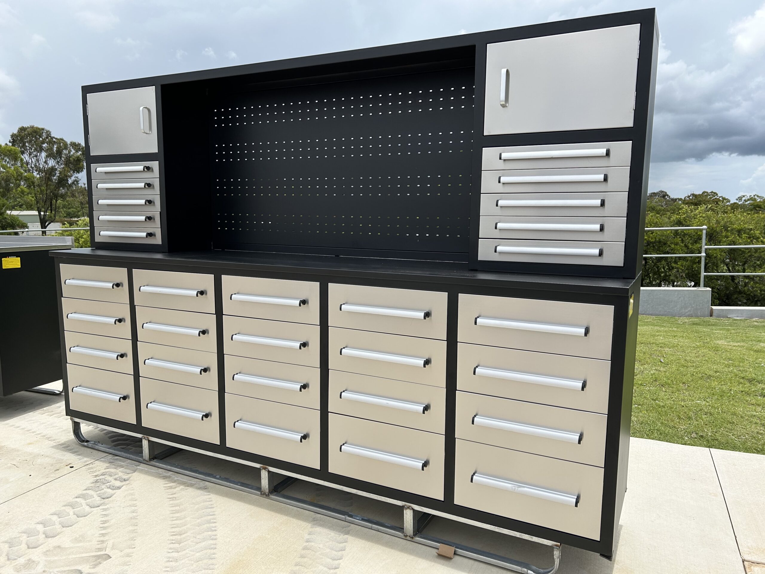 30 Drawer Stainless Steel Tool / Work Bench (High) Excavation