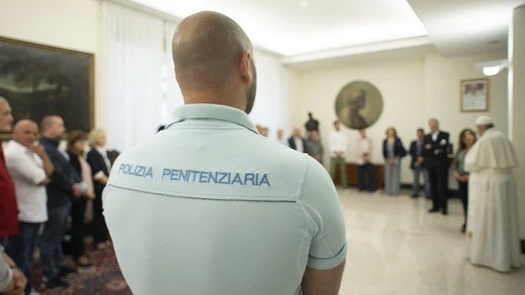 Francisco se reúne con un grupo de presos: "Gracias, nos da esperanza"