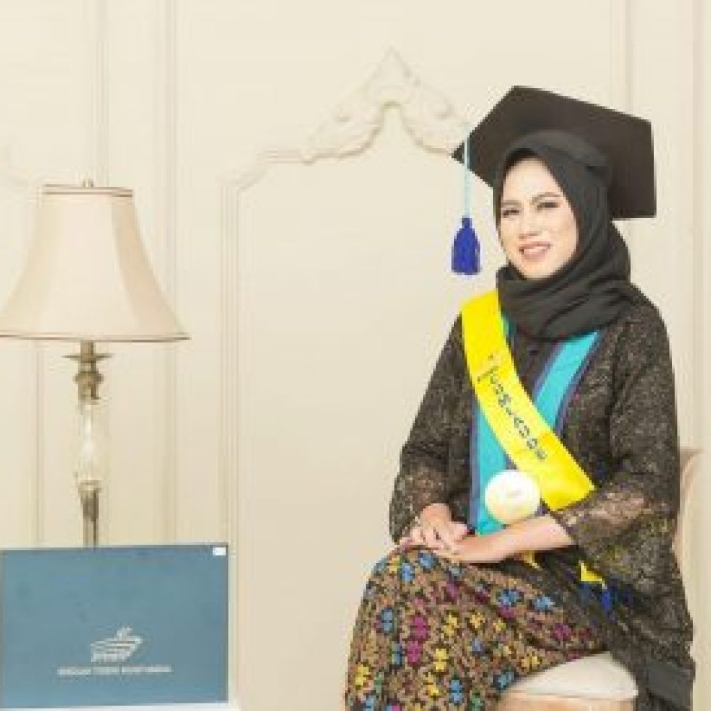 make up wisuda hijab di solo EXOTIC SALON SOLO