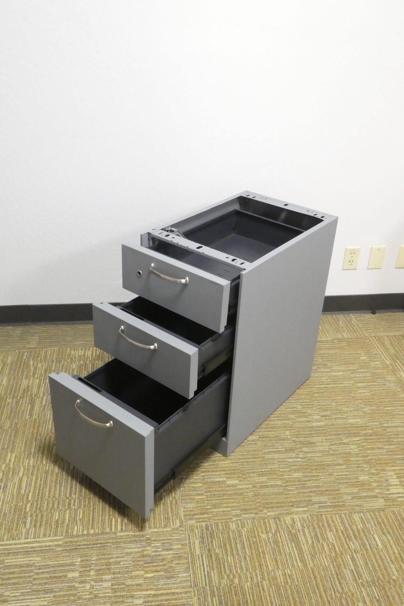 Steelcase Support Box Box File Pedestal 24″D x 15″ W x 27″ H Solutions Office Interiors
