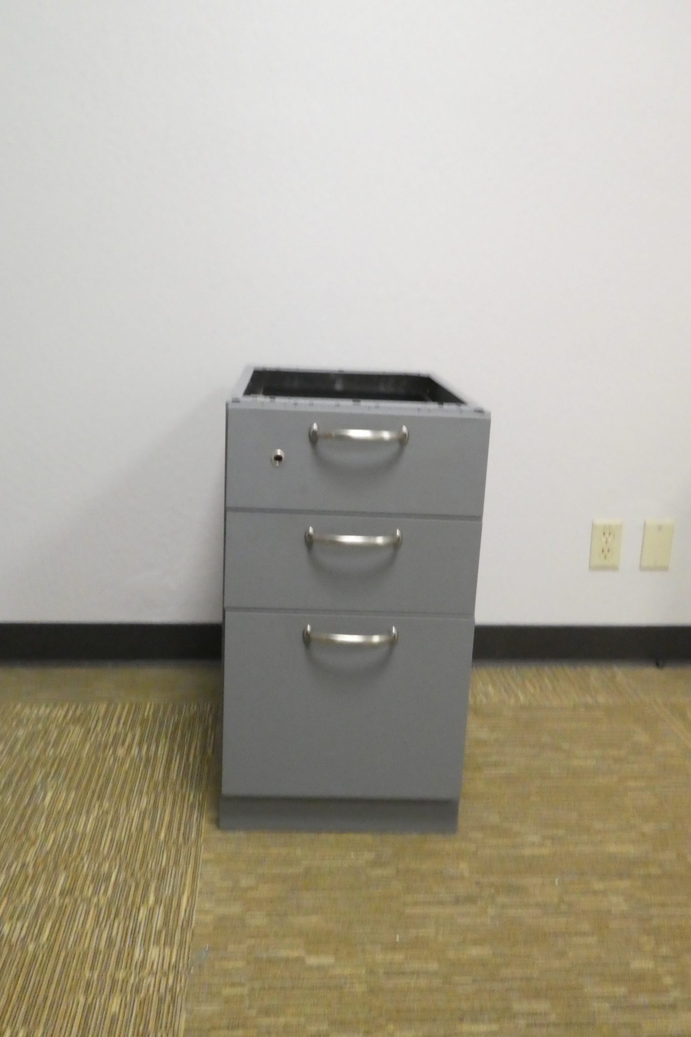 Steelcase Support Box Box File Pedestal 24″D x 15″ W x 27″ H Solutions Office Interiors