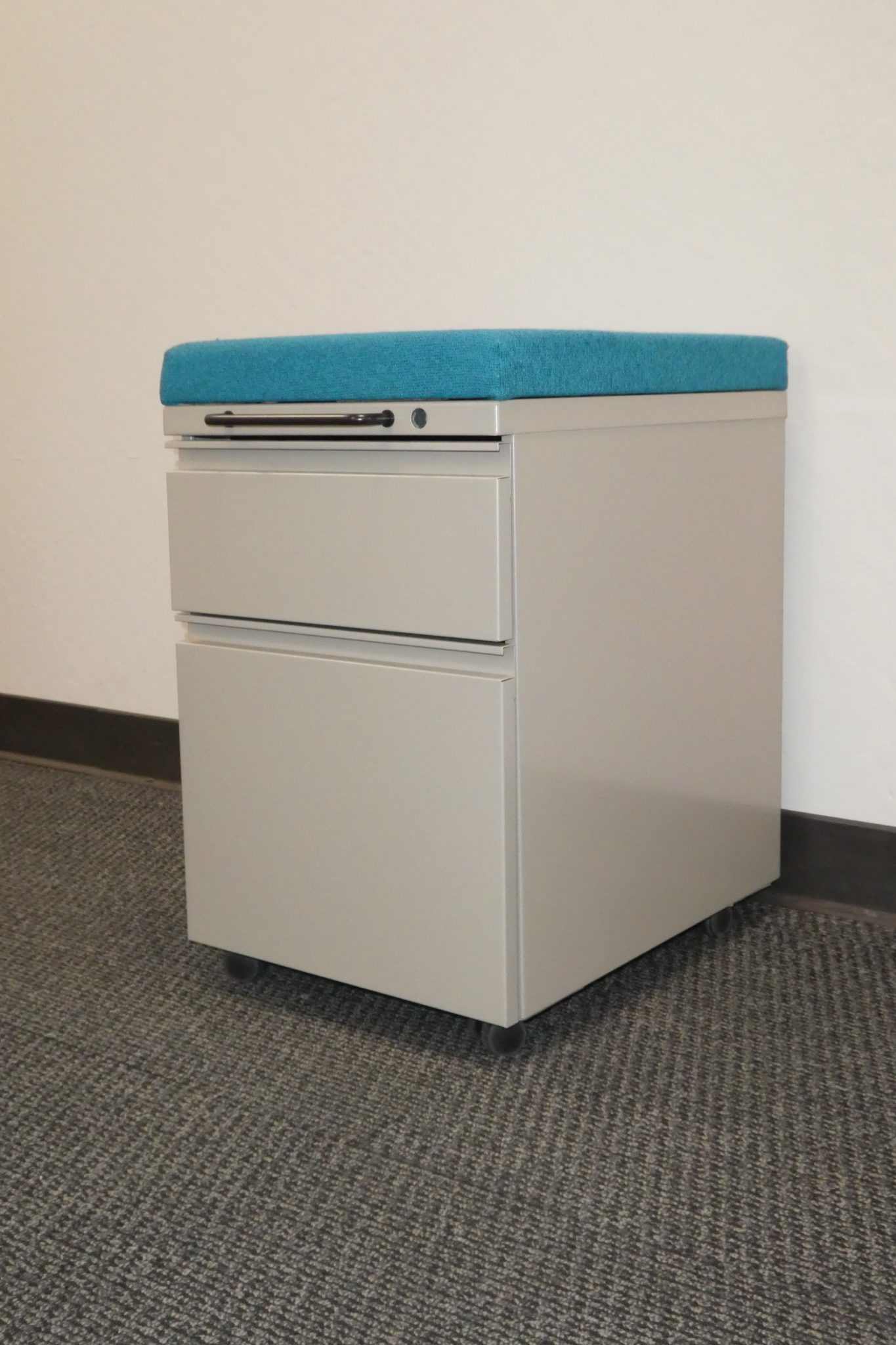 Herman Miller Meridian LG Light/Gray Mobile Pedestal W/Blue Cushion