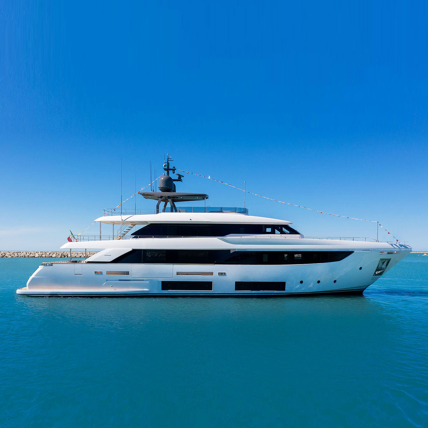 10 Most Luxurious Yachts Ever Built • Most Iconic Yachts of all time
