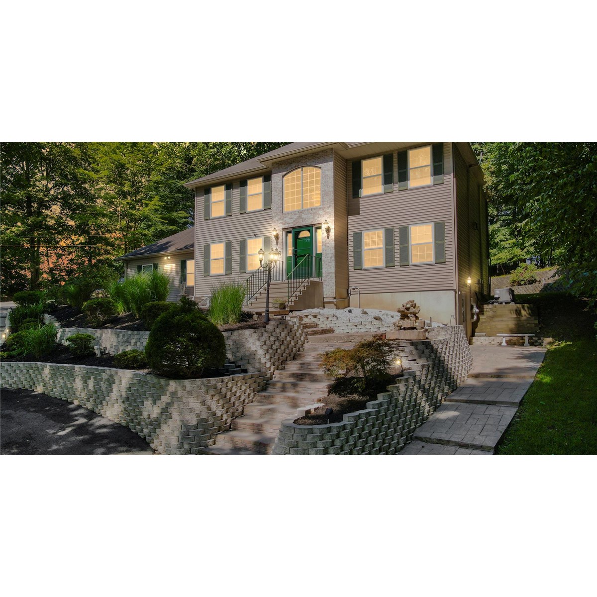 1238 Dewberry Ln, Stroudsburg, PA 18360