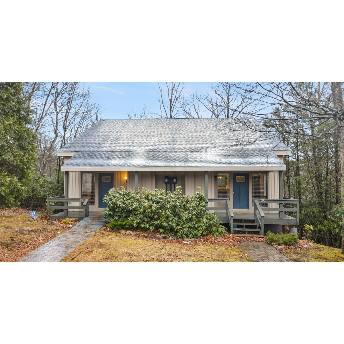 19 Ski Side Dr, Tannersville, PA 18372