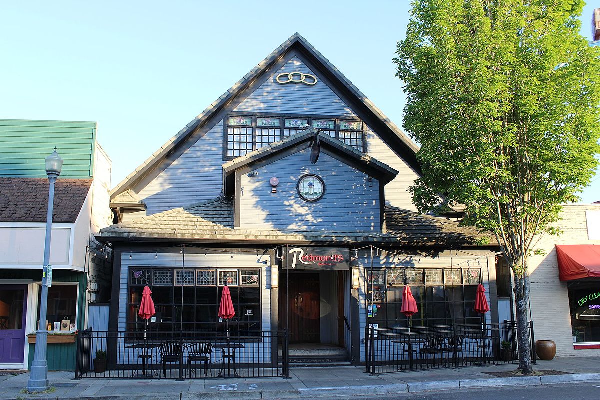 Redmond’s Bar and Grill Experience Redmond