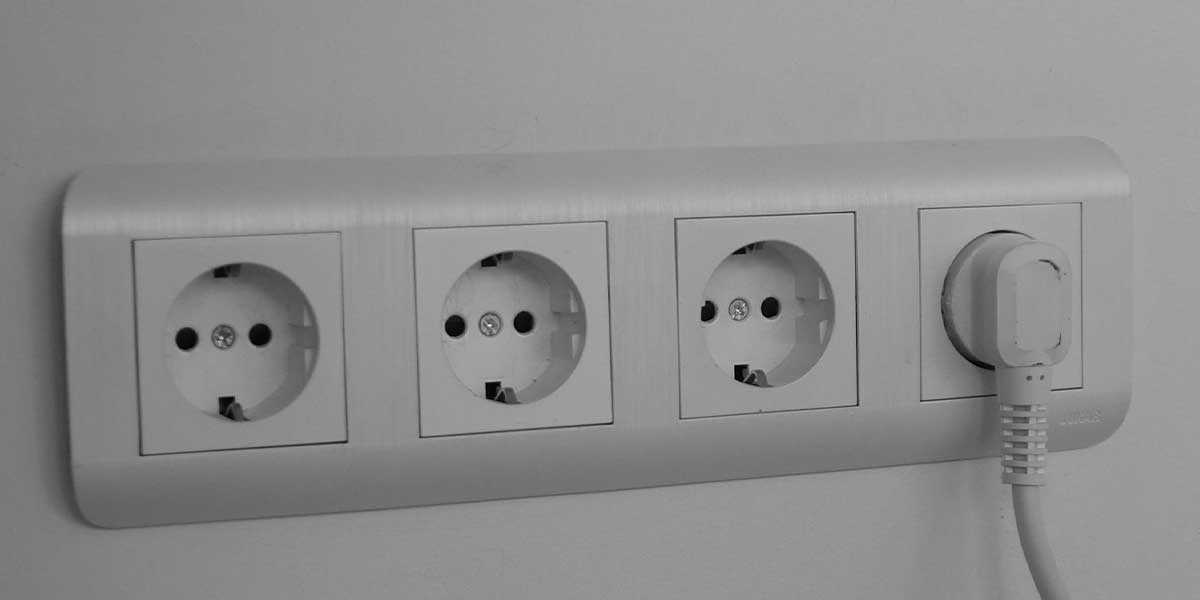 What are Ungrounded Outlets? Expert Electric