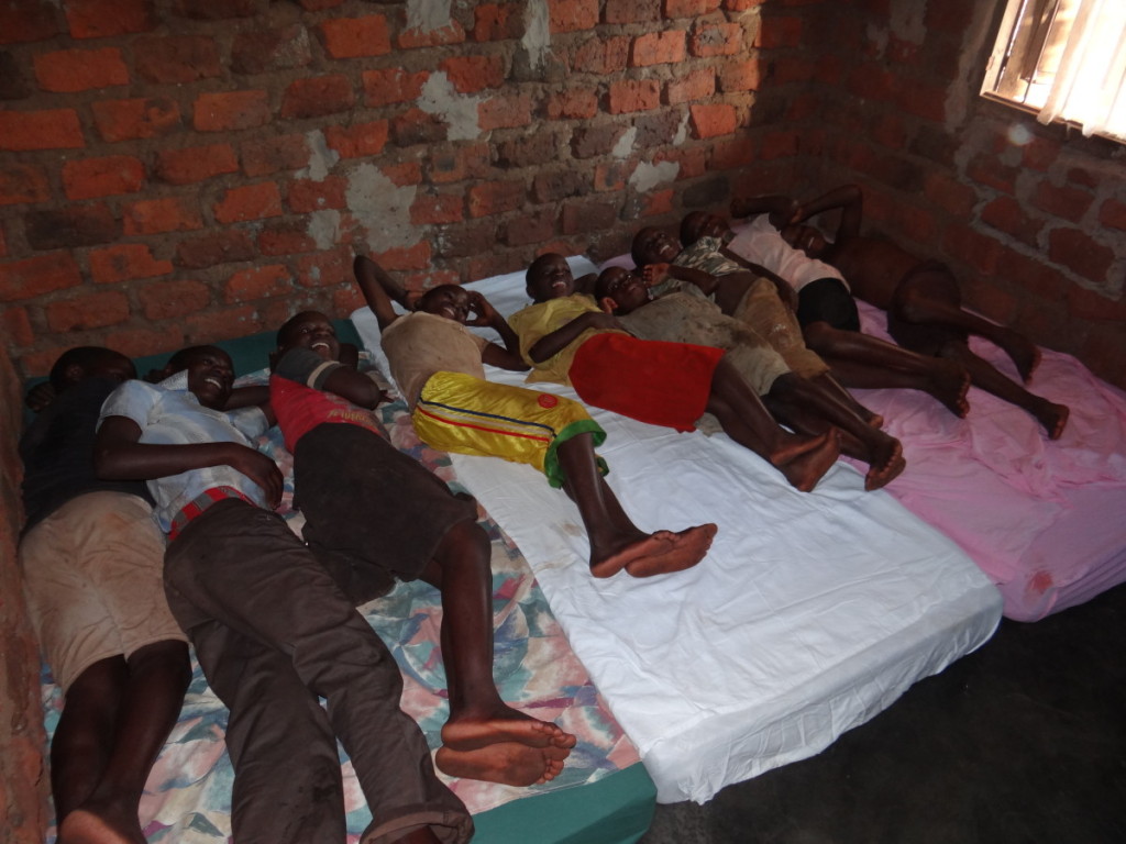 What if YOU had no bed? Africa Slums Exploramum