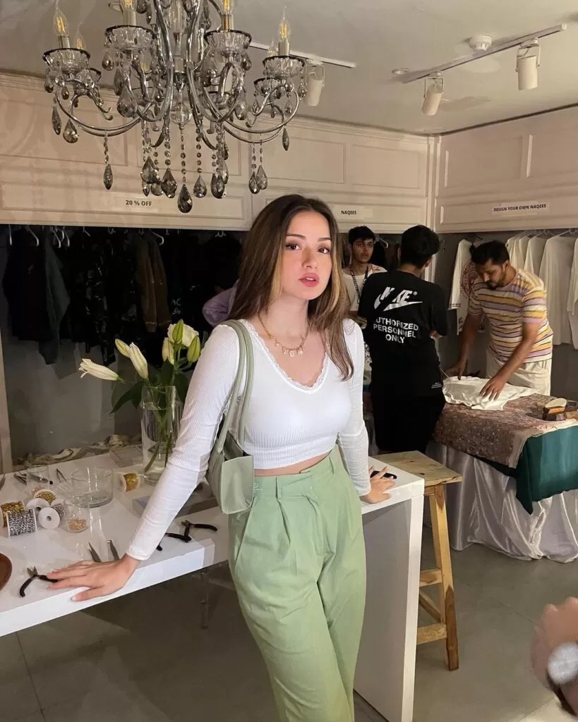 Aena Khan Biography, Age, Boyfriend and Drama List