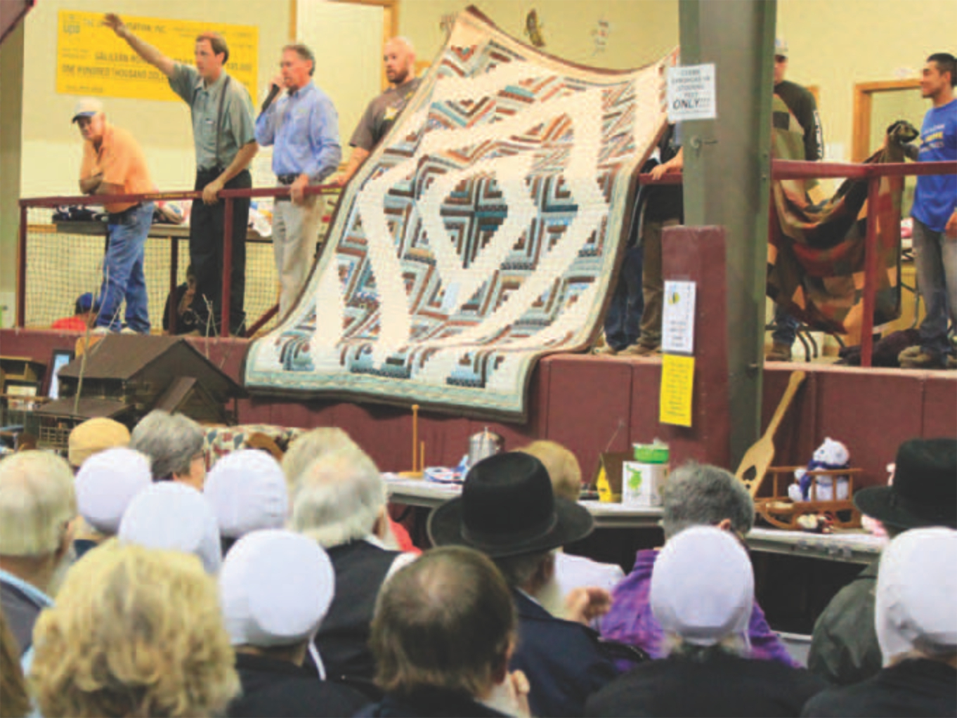 Amish Quilt Auction Explore Liberty, Kentucky