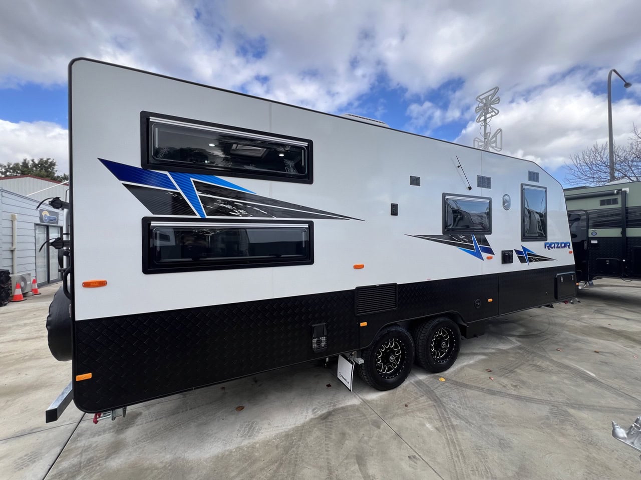 2024 Franklin 215 Razor 2 Bunk Family Caravan Explorer Caravan Sales