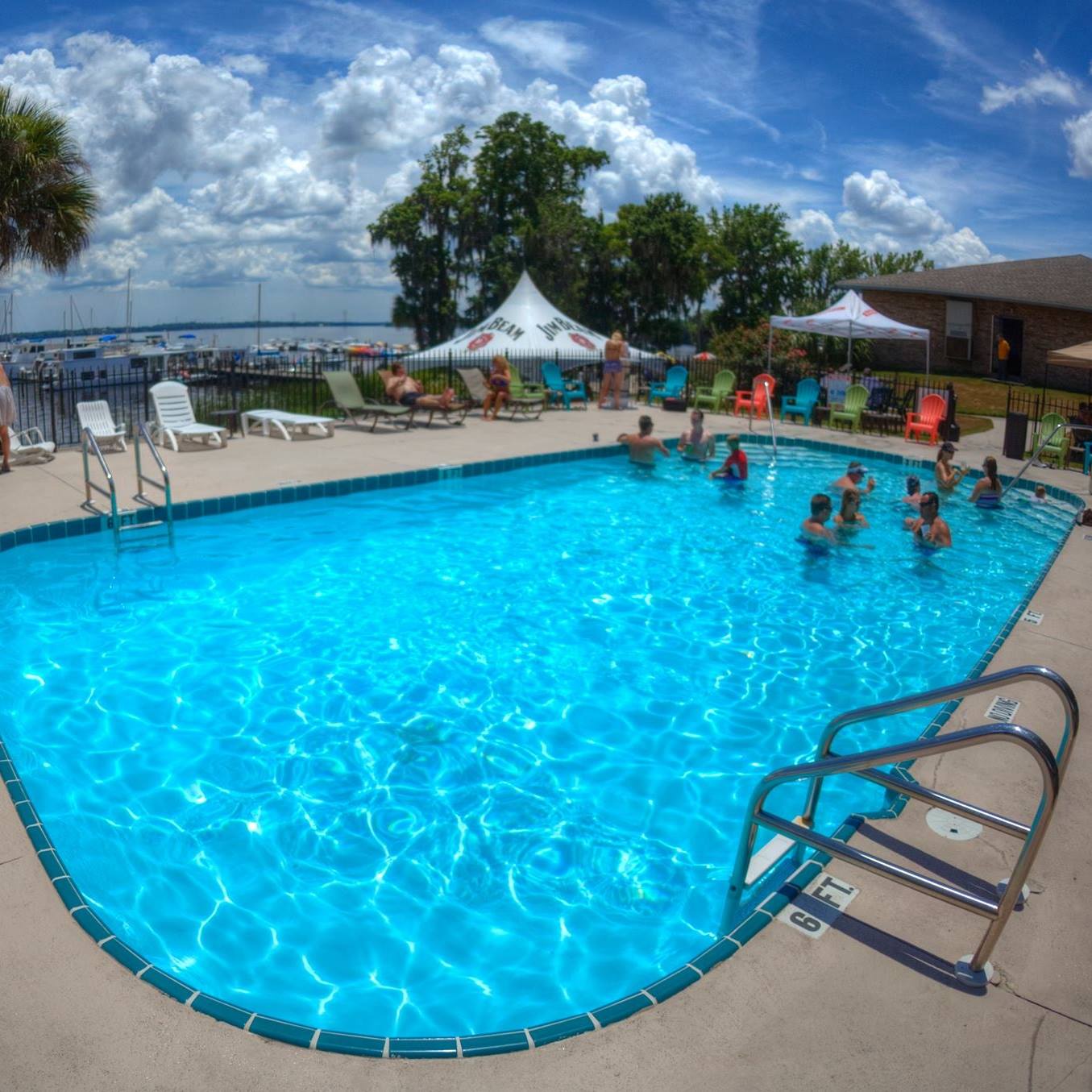 Crystal Cove Riverfront Resort & Suites Explore the St. Johns River