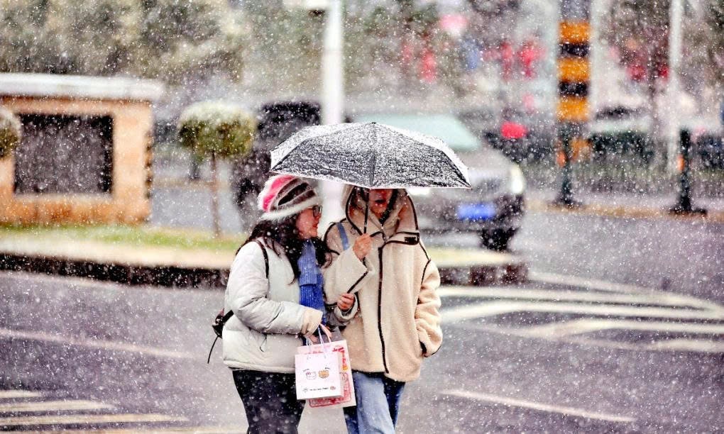 Early MidAutumn Snowfall Blankets Northern China
