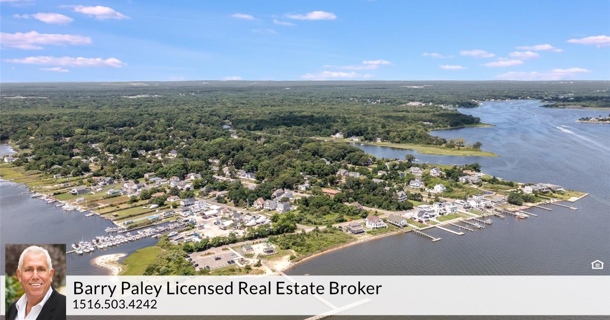 12 Edgewater Dr, Mastic Beach, NY 11951