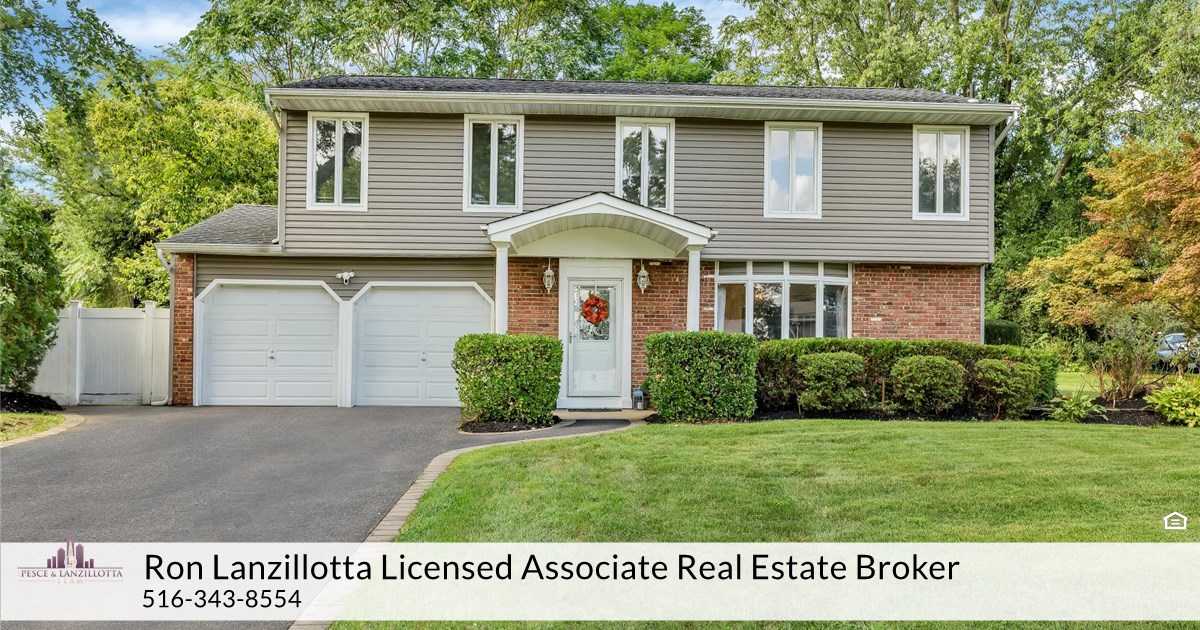 3 Manchester Blvd, Wheatley Heights, NY 11798