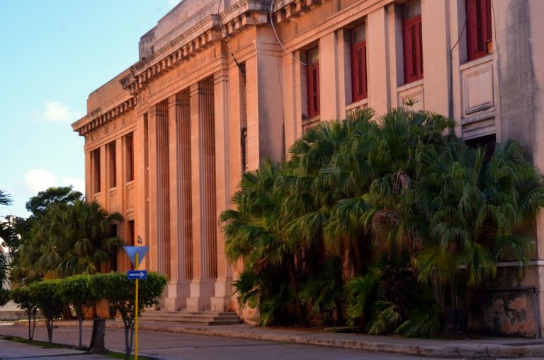 Cuba Living in the Past Evolving to the Future. Exploring Ed