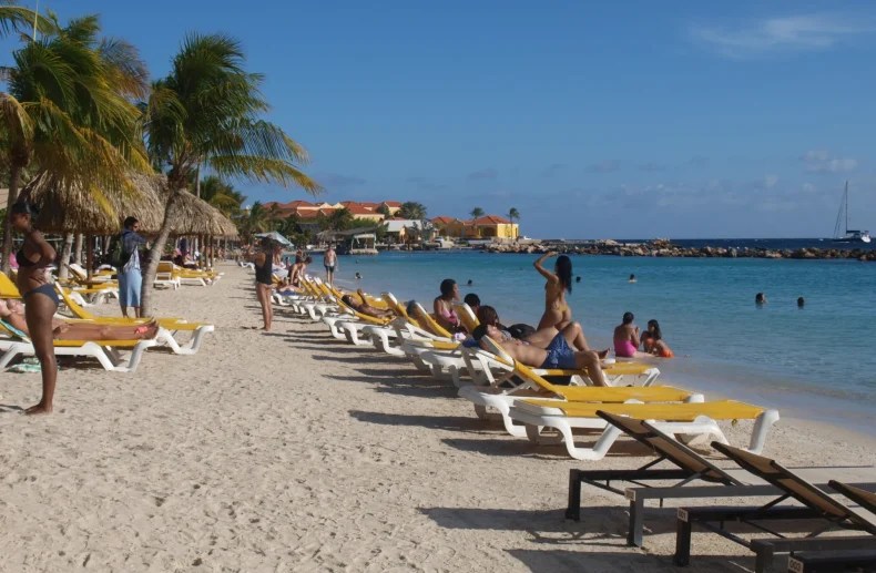 How to Get to Mambo Beach From the Curaçao Cruise Port