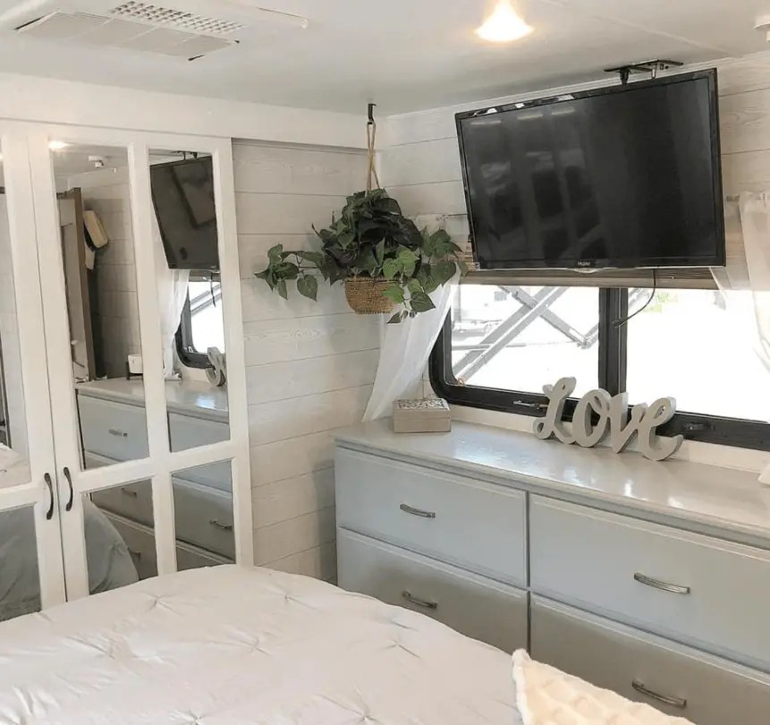 42 RV Bedroom Remodels for Cozy Inspiration