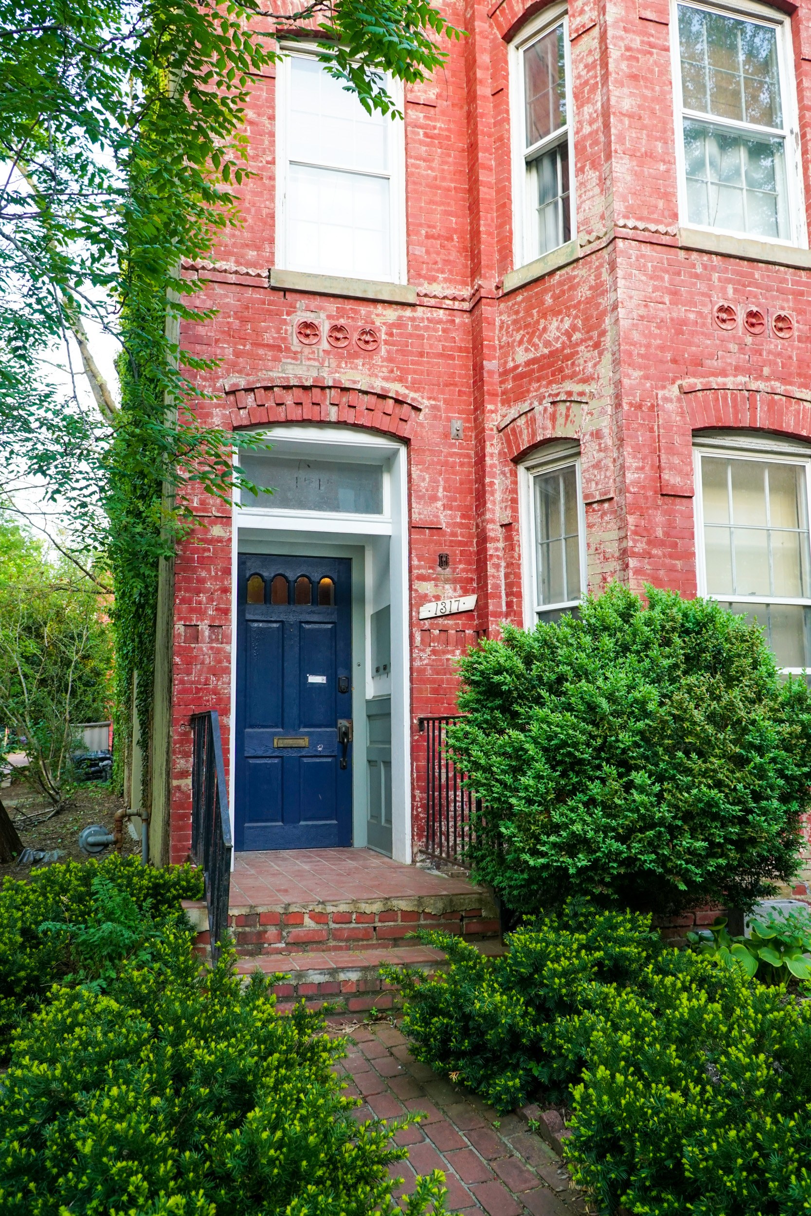 Reasons to Book an Airbnb vs Hotel Exploring Our World