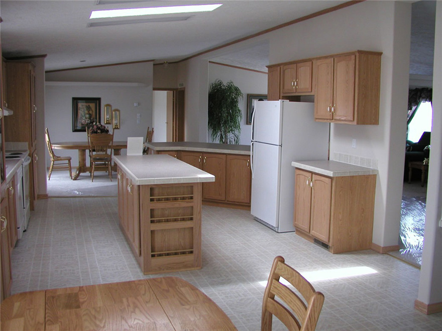 Desoto 29 X 68 1972 sqft Mobile Home Champion Retail Center