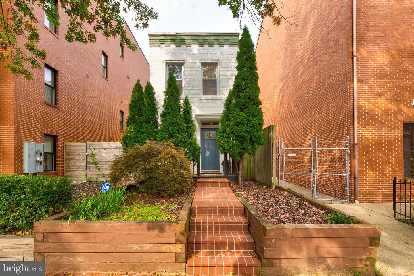 Exposed Brick DC Detached Tiny House in Shaw 785,000